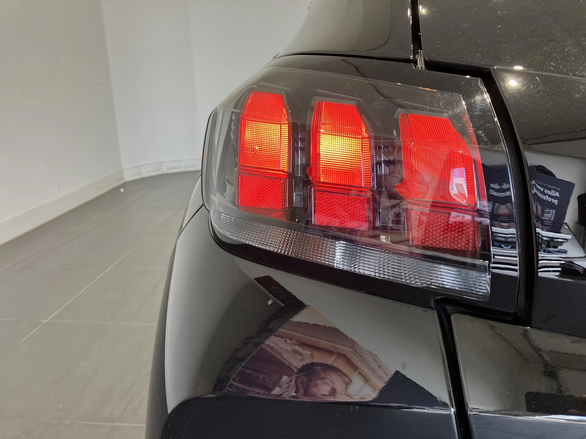 Peugeot-e-208-image-10