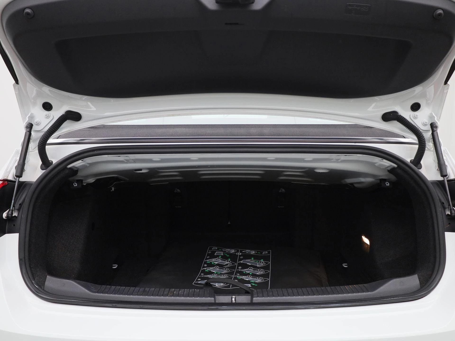 Volkswagen-T-Roc-image-14