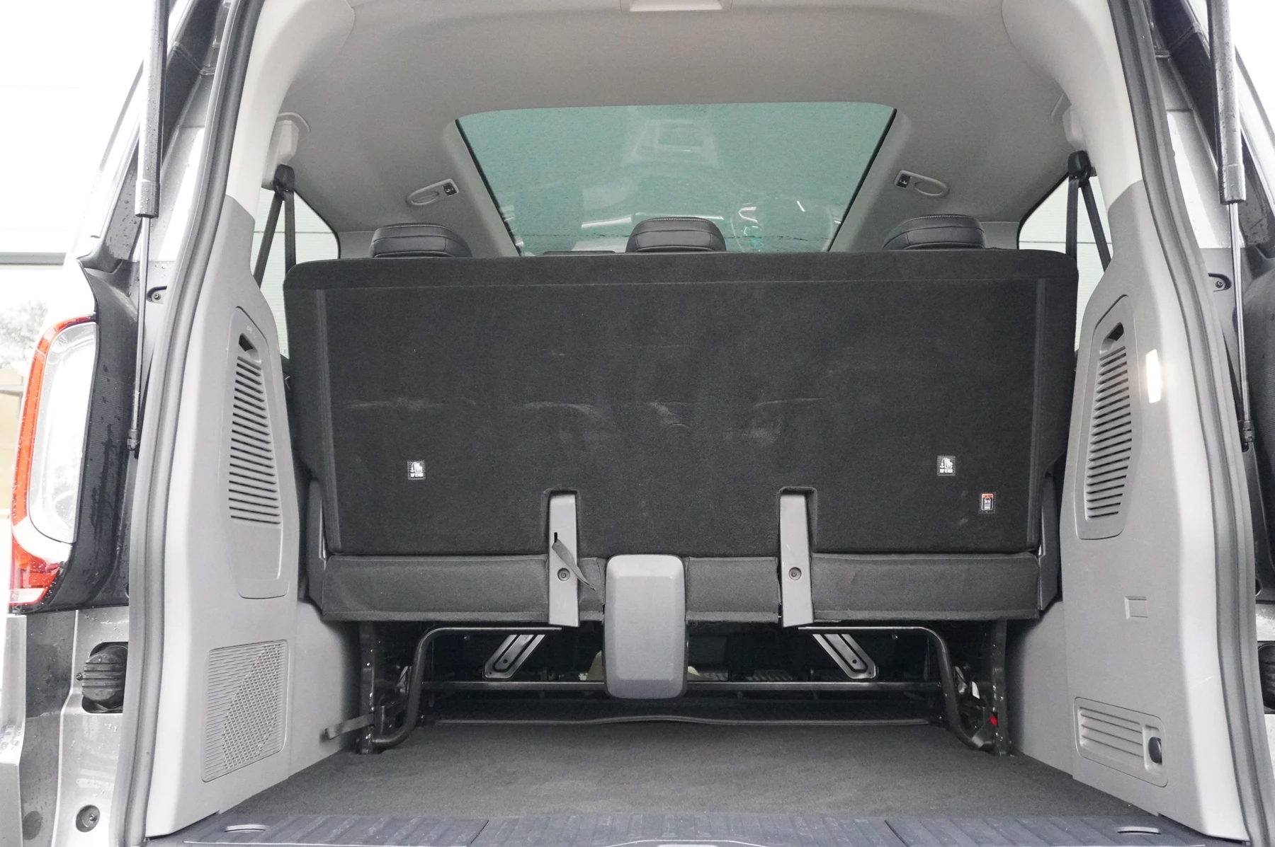 Volkswagen-Transporter-image-42