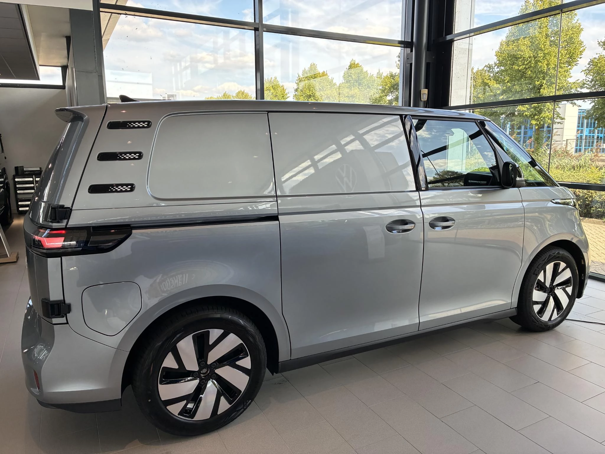 Volkswagen-ID. Buzz Cargo-image-4