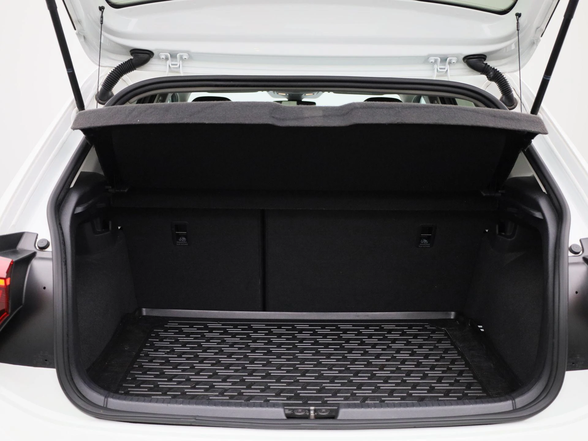 Volkswagen-Polo-image-13