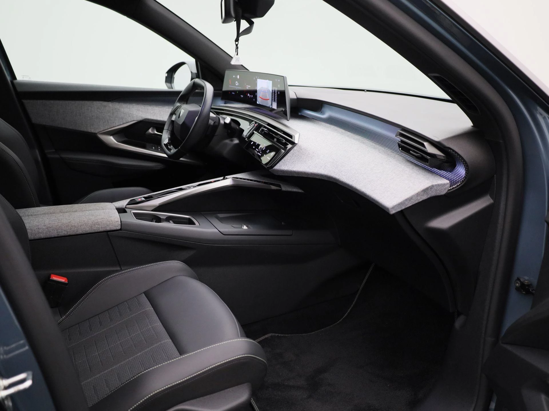 Peugeot 3008 1.2 HYBRID 145 e-DSC6 GT