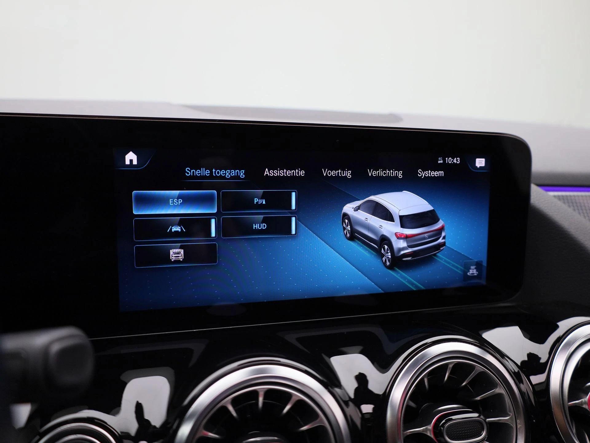 Mercedes-Benz-EQA-image-29