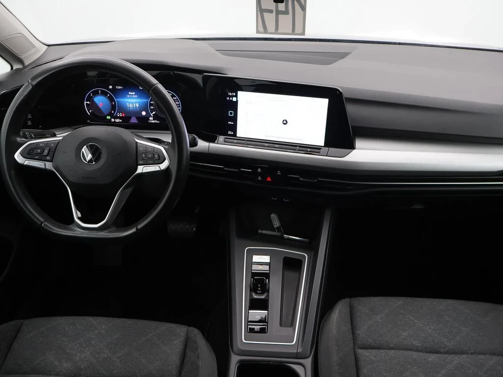 Volkswagen-Golf-image-11