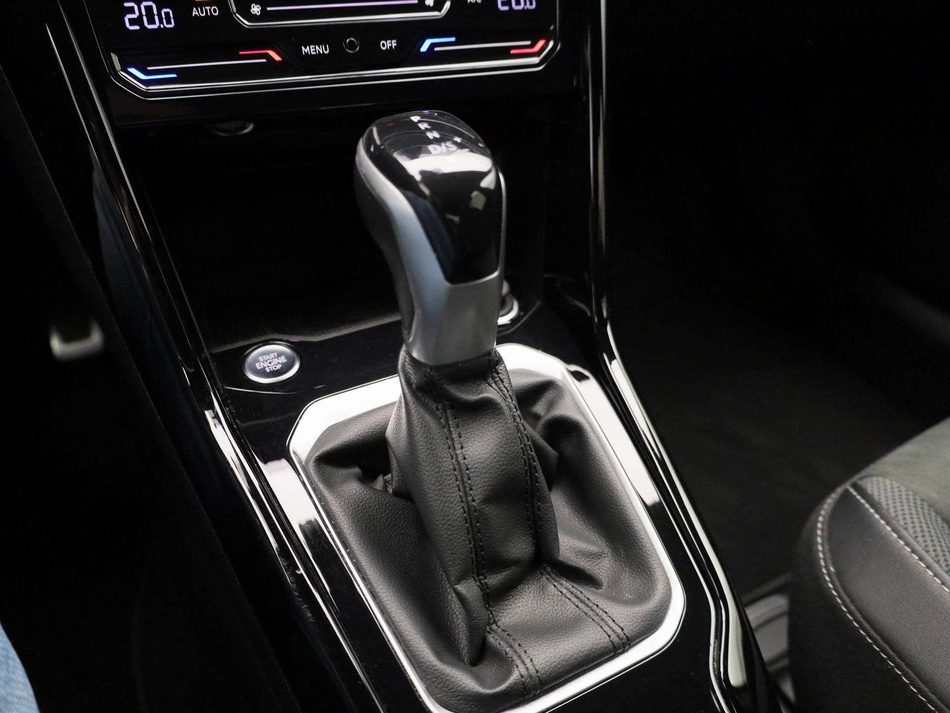 Volkswagen-T-Roc-image-26