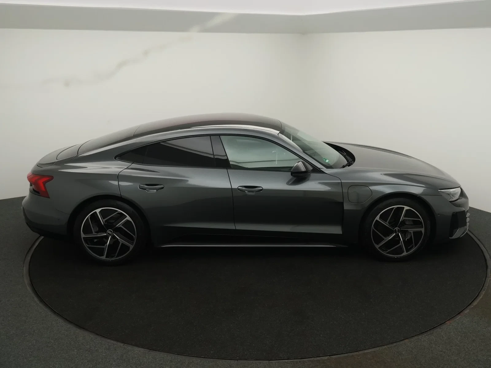 Audi e-tron GT Audi e-tron GT quattro 476PK *NAVI*APP CONNECT*B&O SOUNDSYSTEM*ADAPTIVE CRUISE*DIGITAL DASH*LEDER*ZETELVERWARMING*...