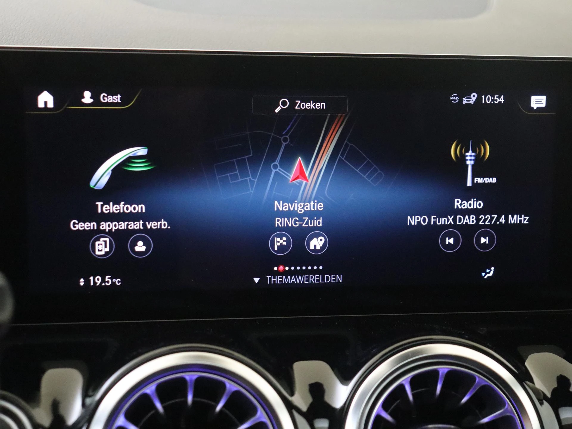 Mercedes-Benz-GLA-image-15