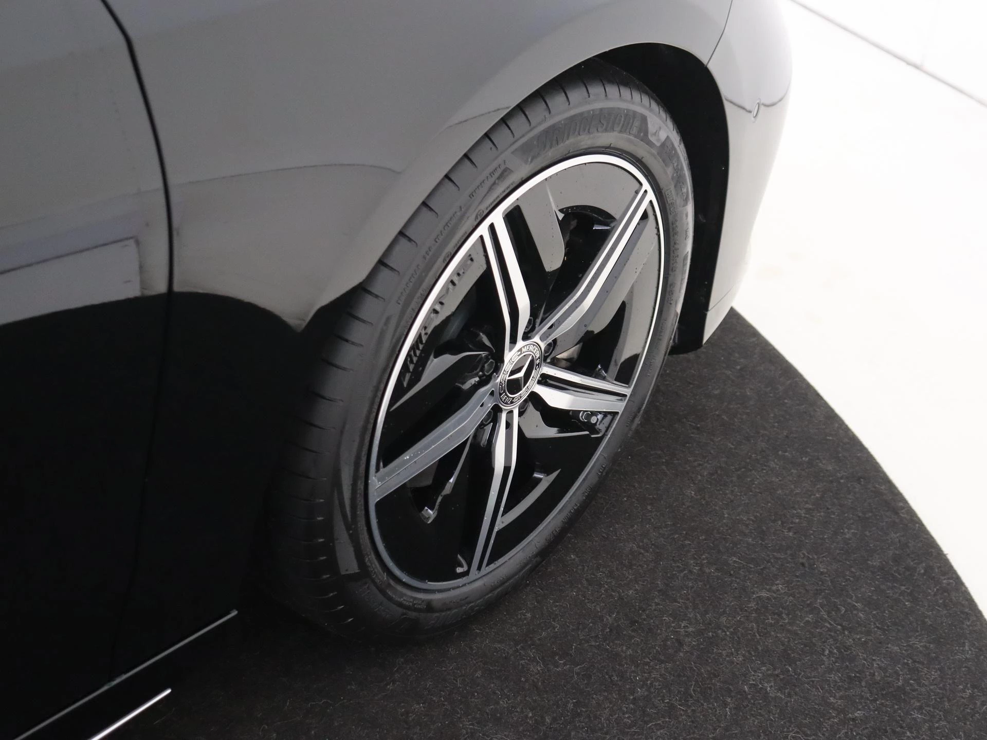 Mercedes-Benz-CLA-image-9