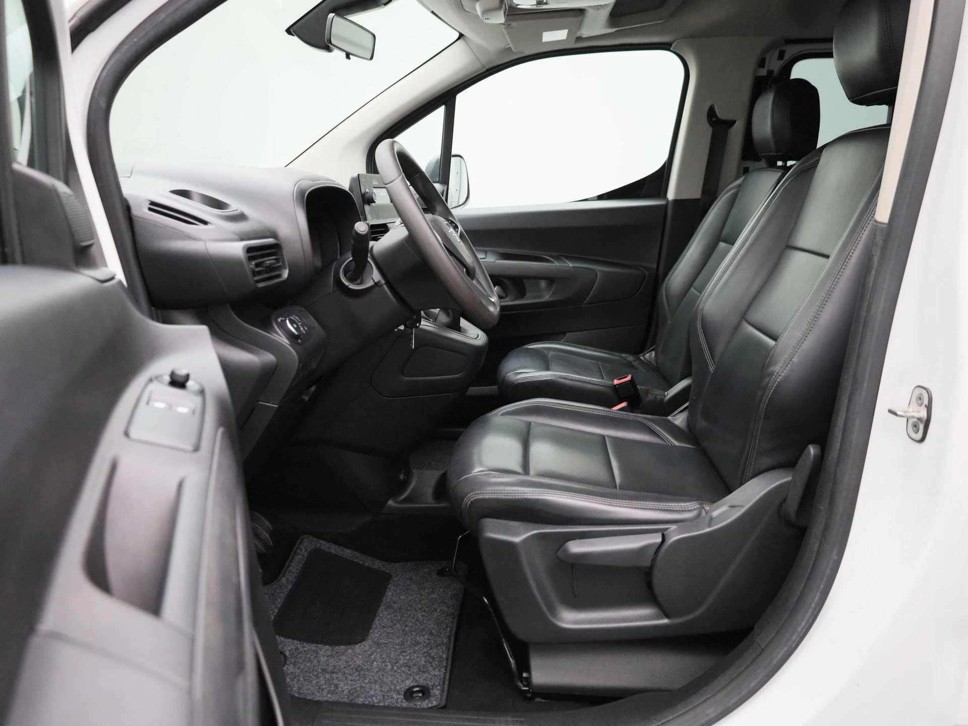 Opel-Combo Life-image-11
