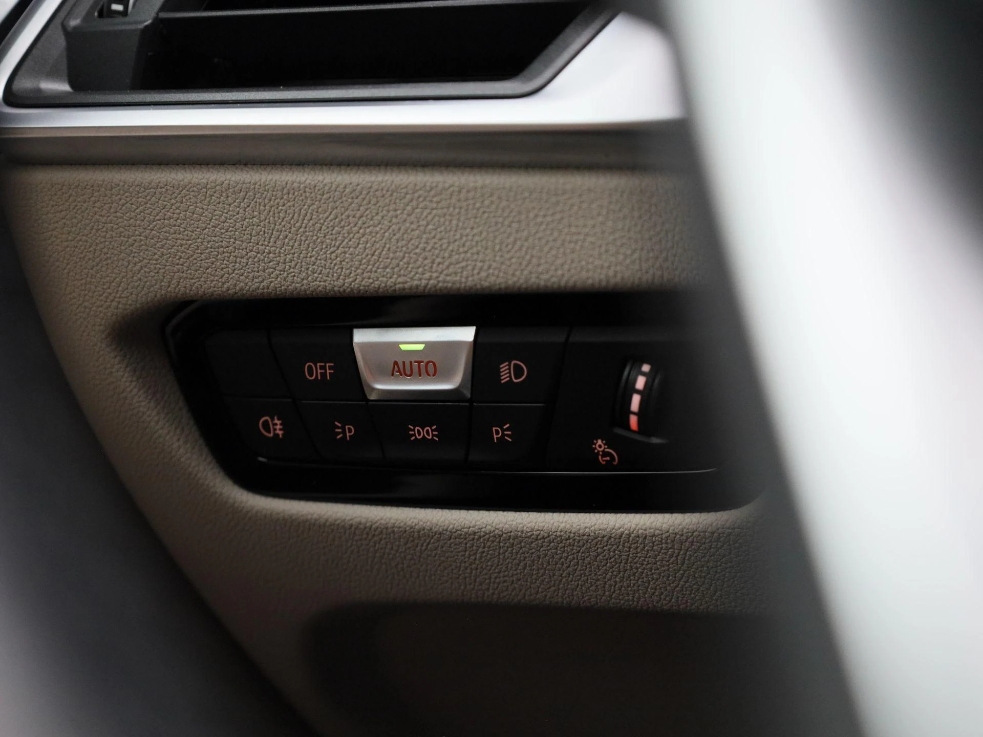 BMW-i4-image-34