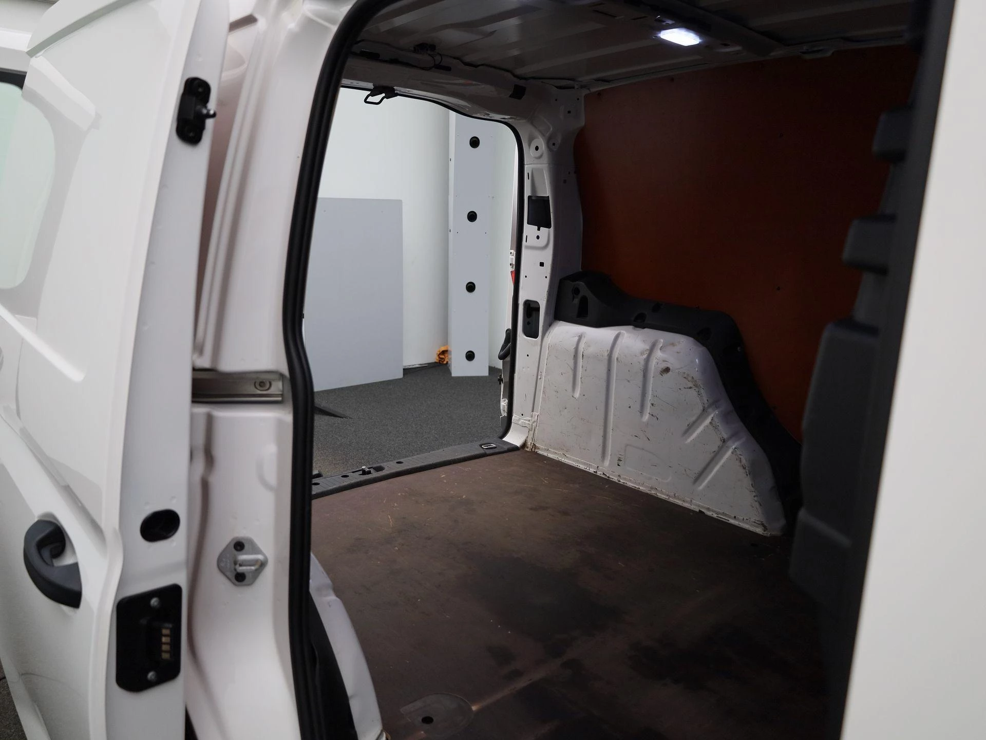 Volkswagen-Caddy-image-32