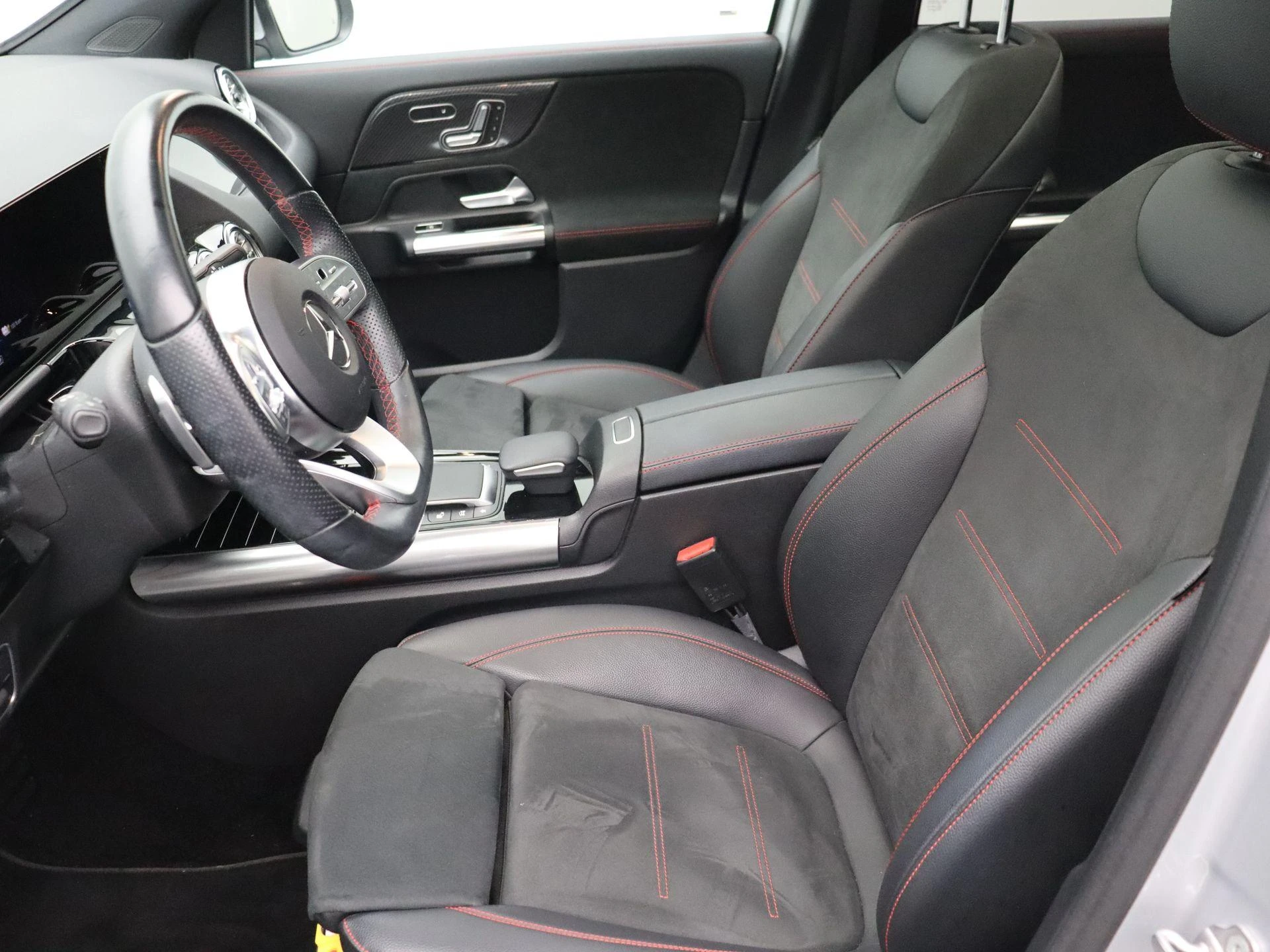 Mercedes-Benz GLA 250e Amg Line + MULTIBEAM + PANO DAK + CARPLAY + TREKHAAK +