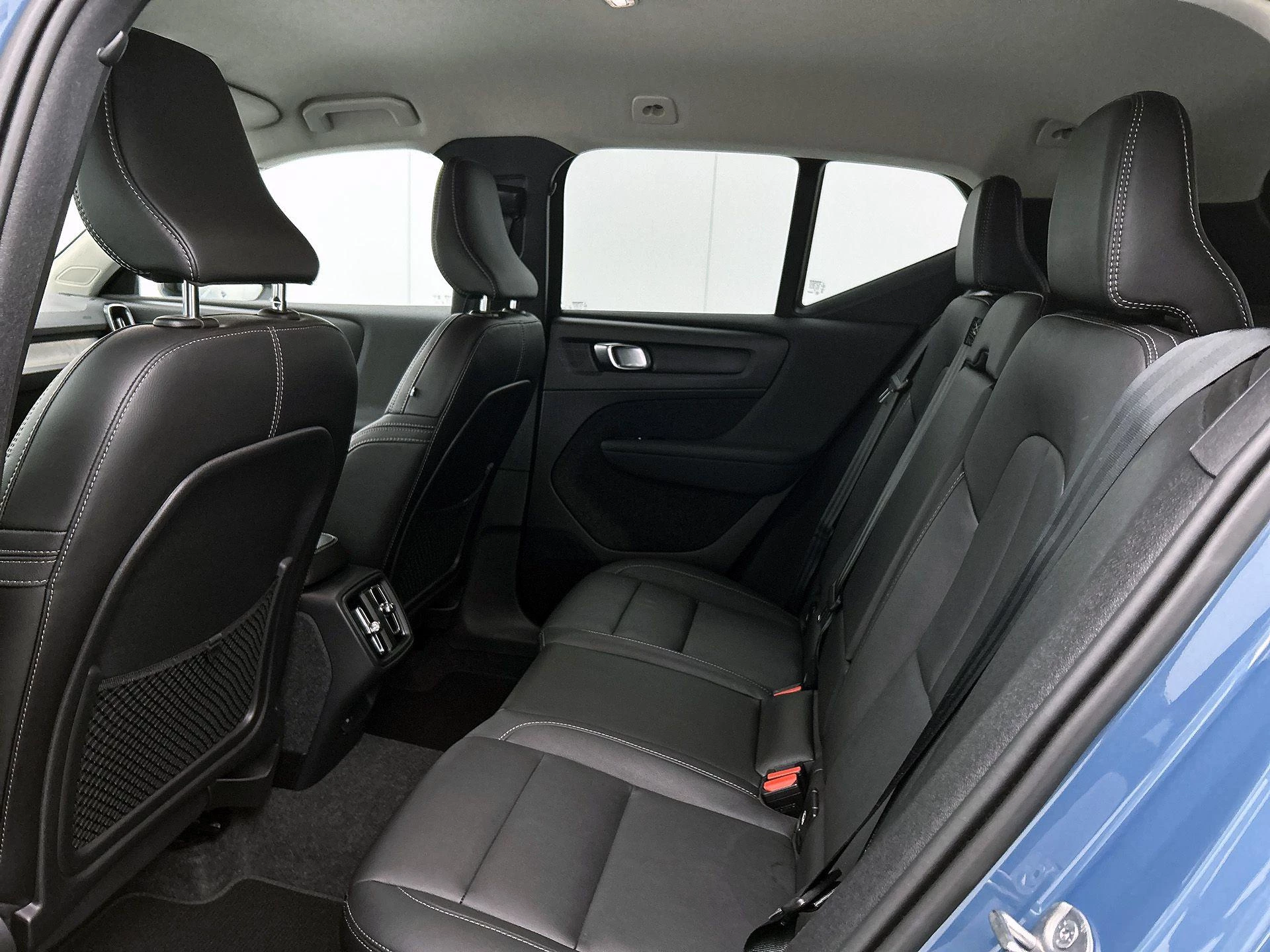 Volvo XC40 2.0 B4 Plus Dark