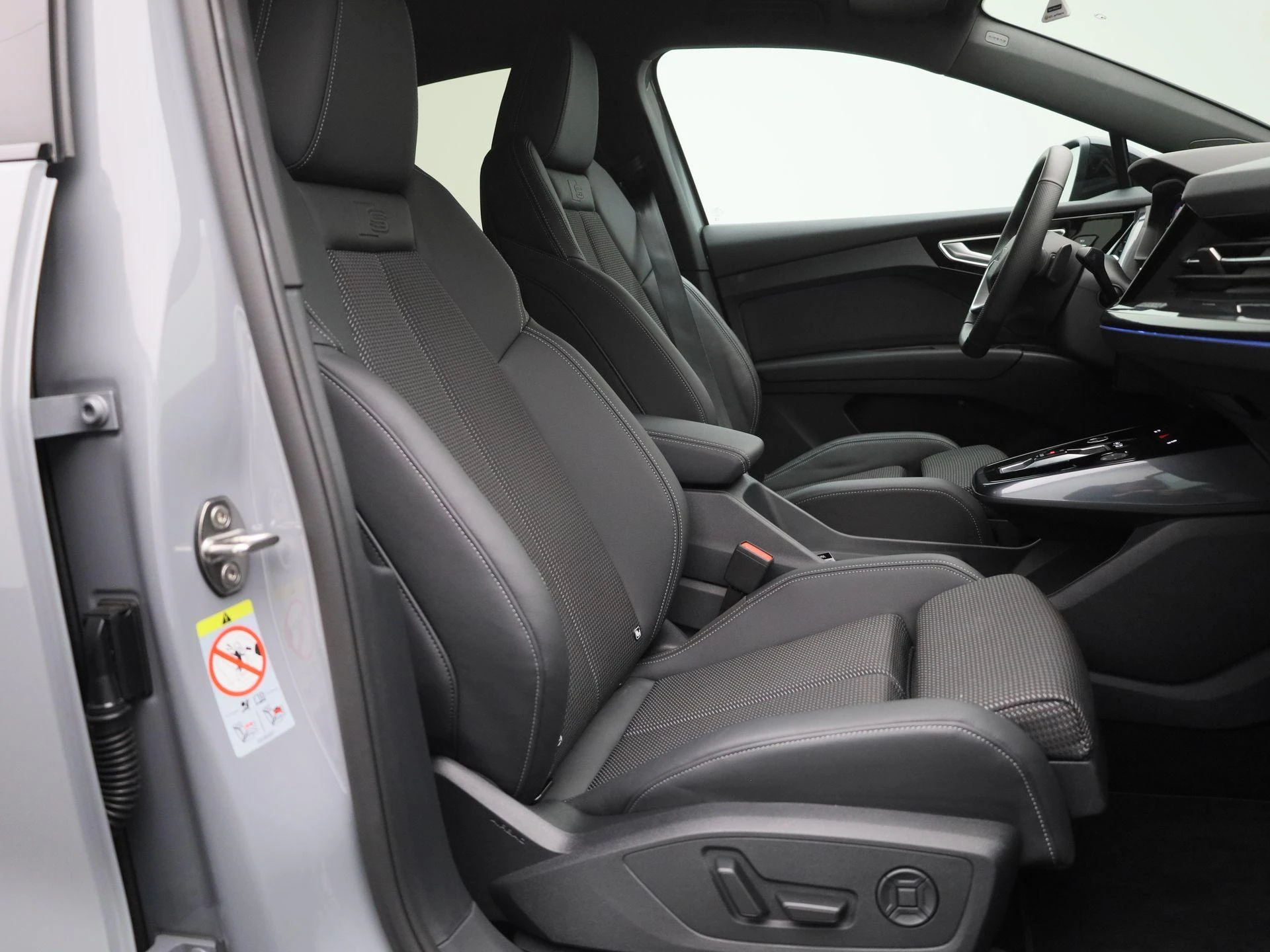 Audi-Q4 Sportback e-tron-image-40