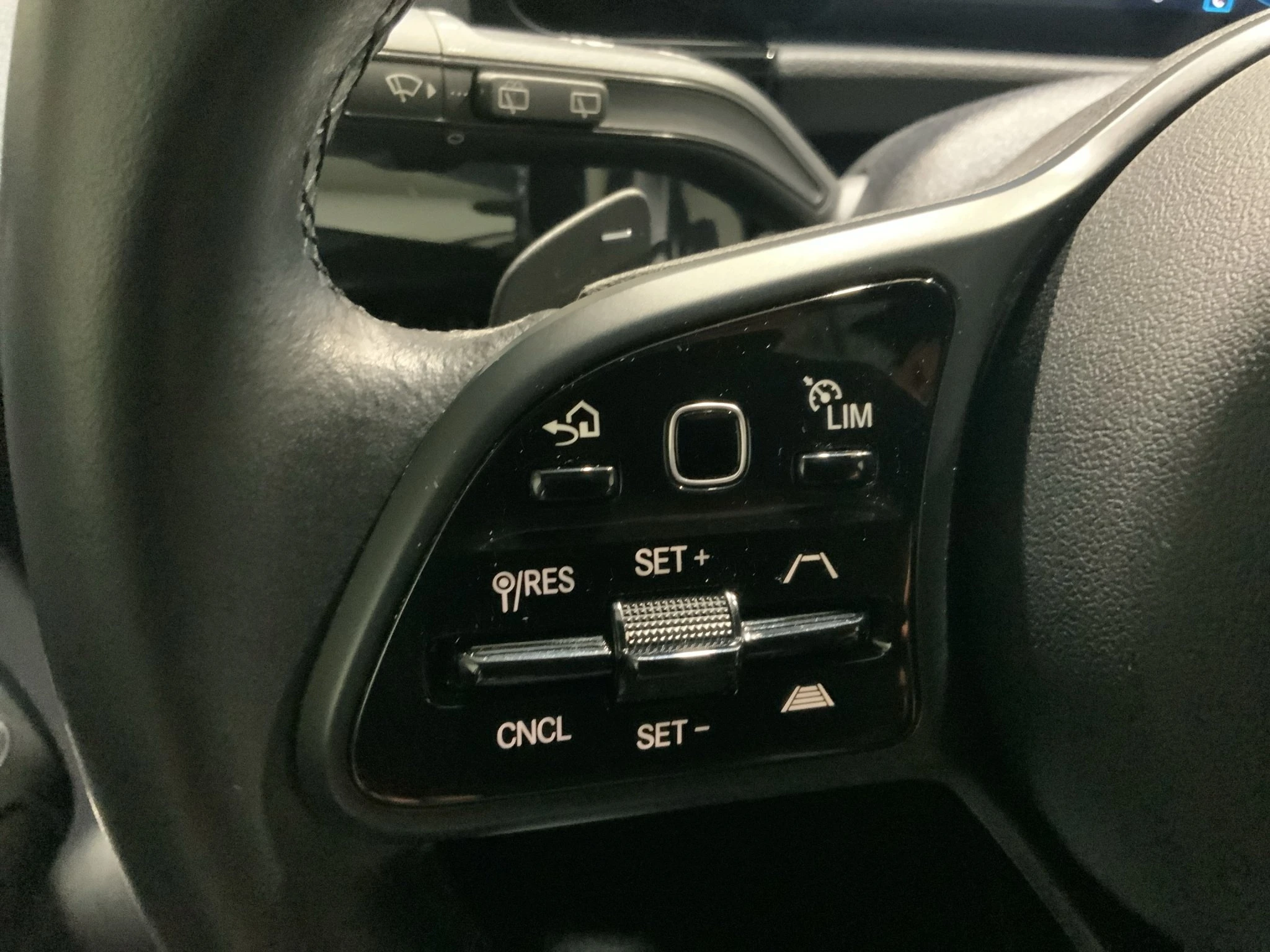 Mercedes-Benz-GLA-image-20