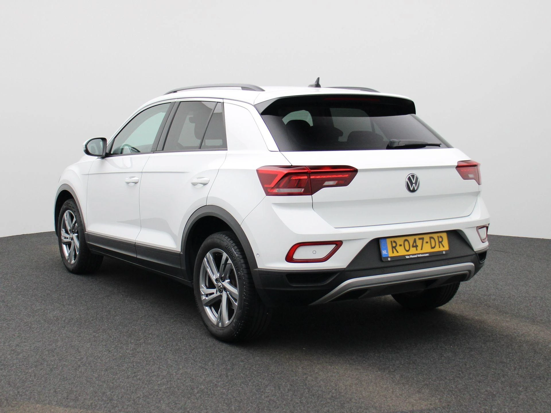 Volkswagen-T-Roc-image-1