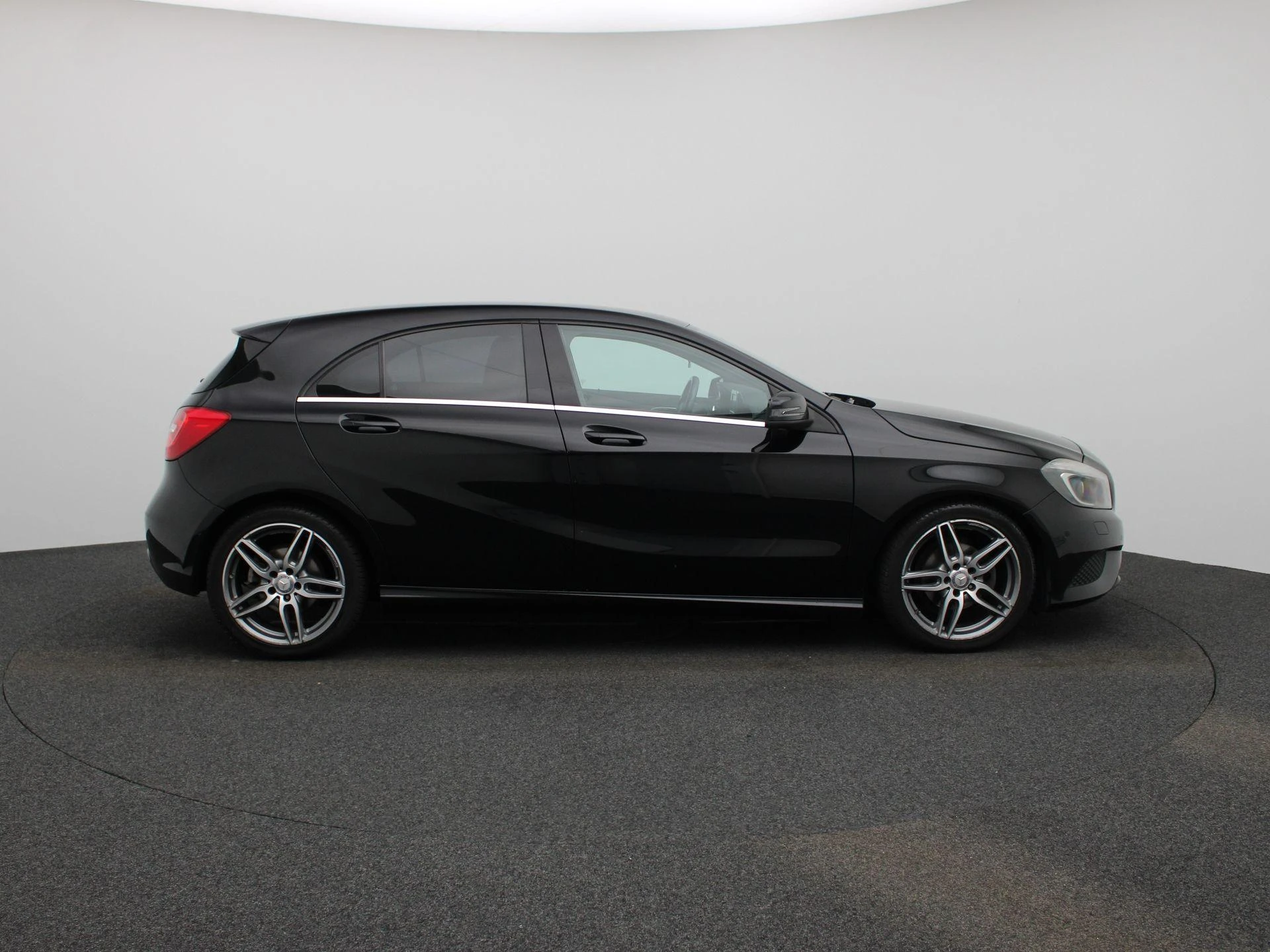 Mercedes-Benz-A-Klasse-image-5