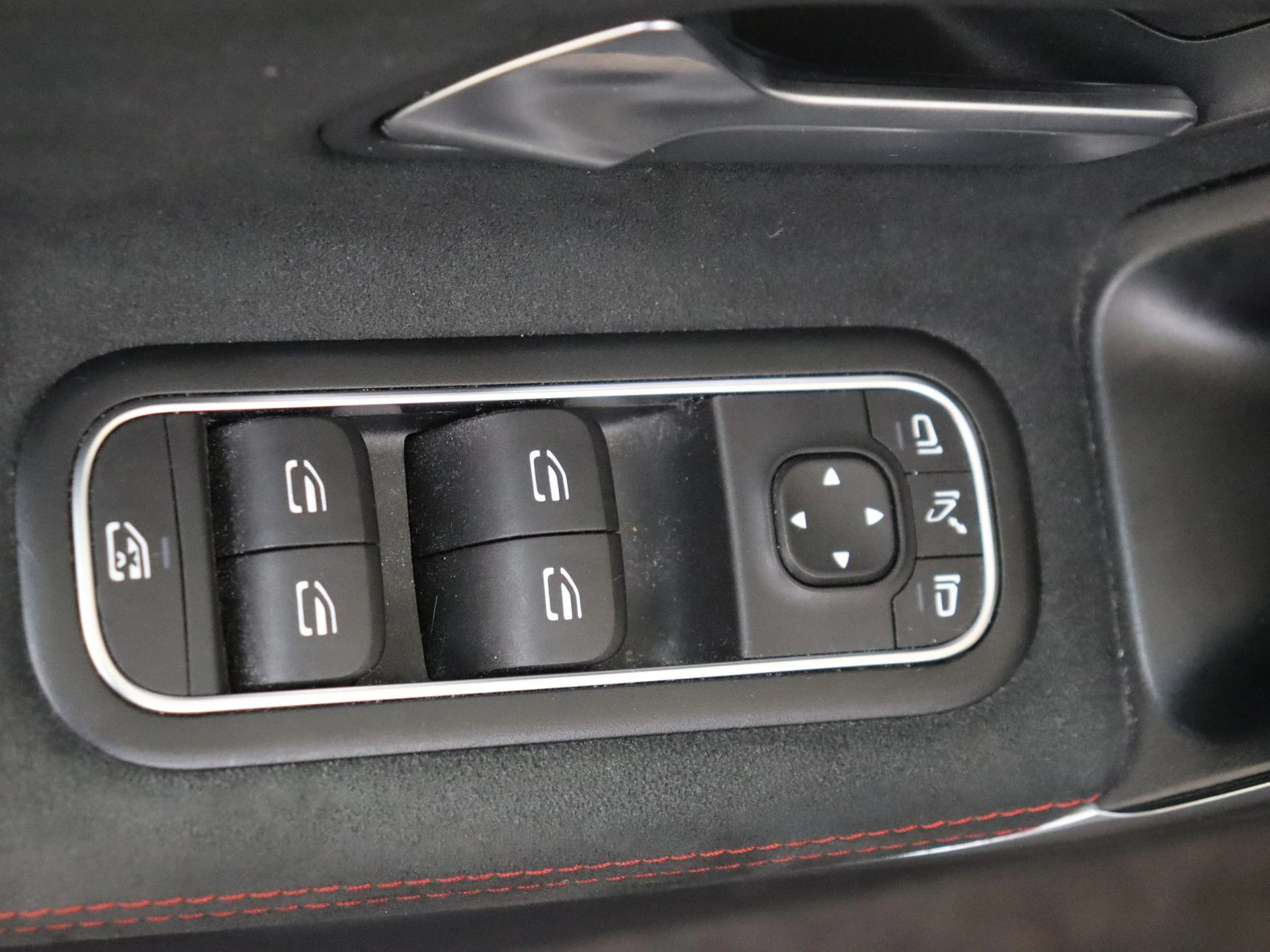 Mercedes-Benz-CLA-image-26