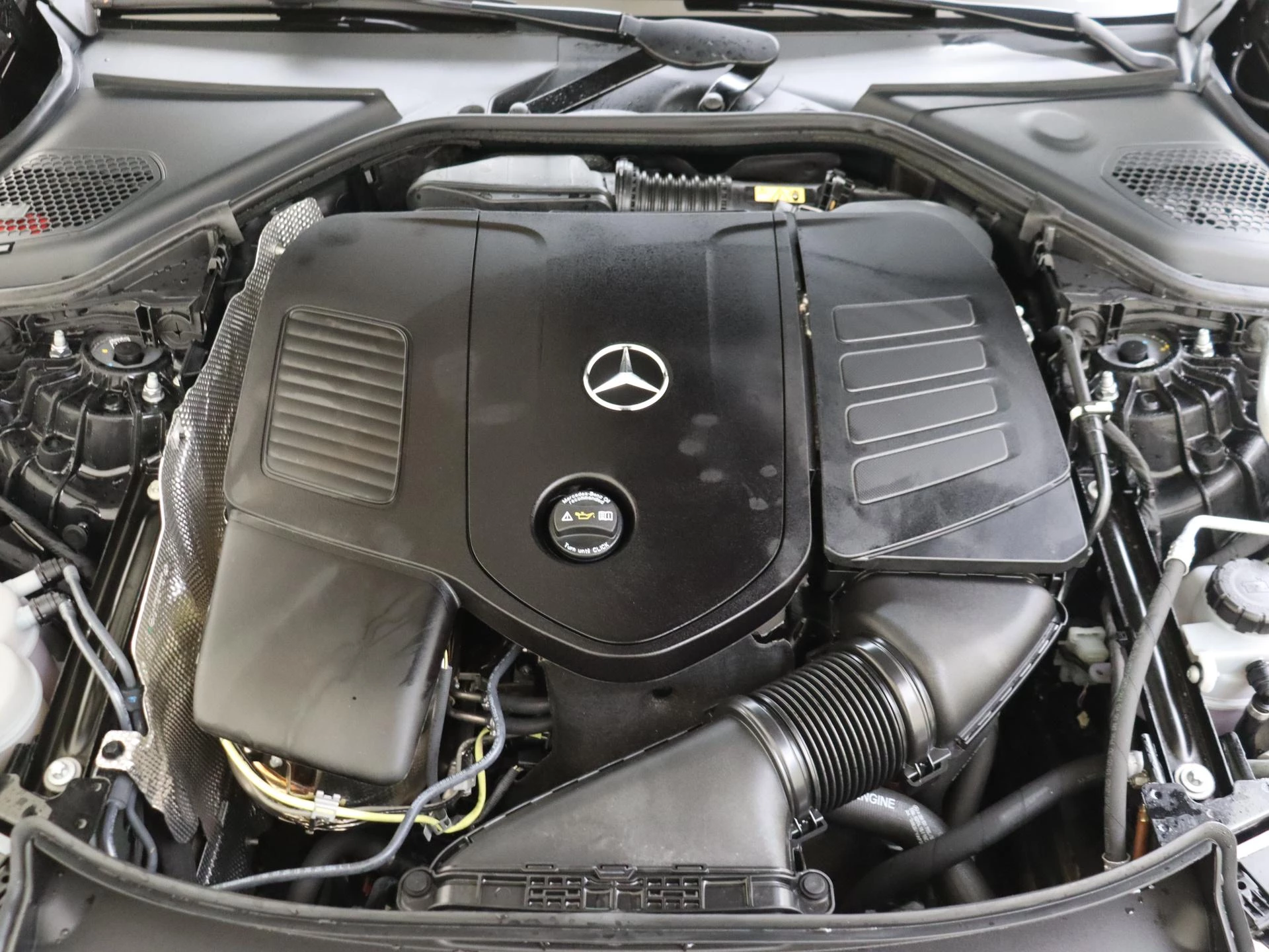 Mercedes-Benz-E-Klasse-image-4