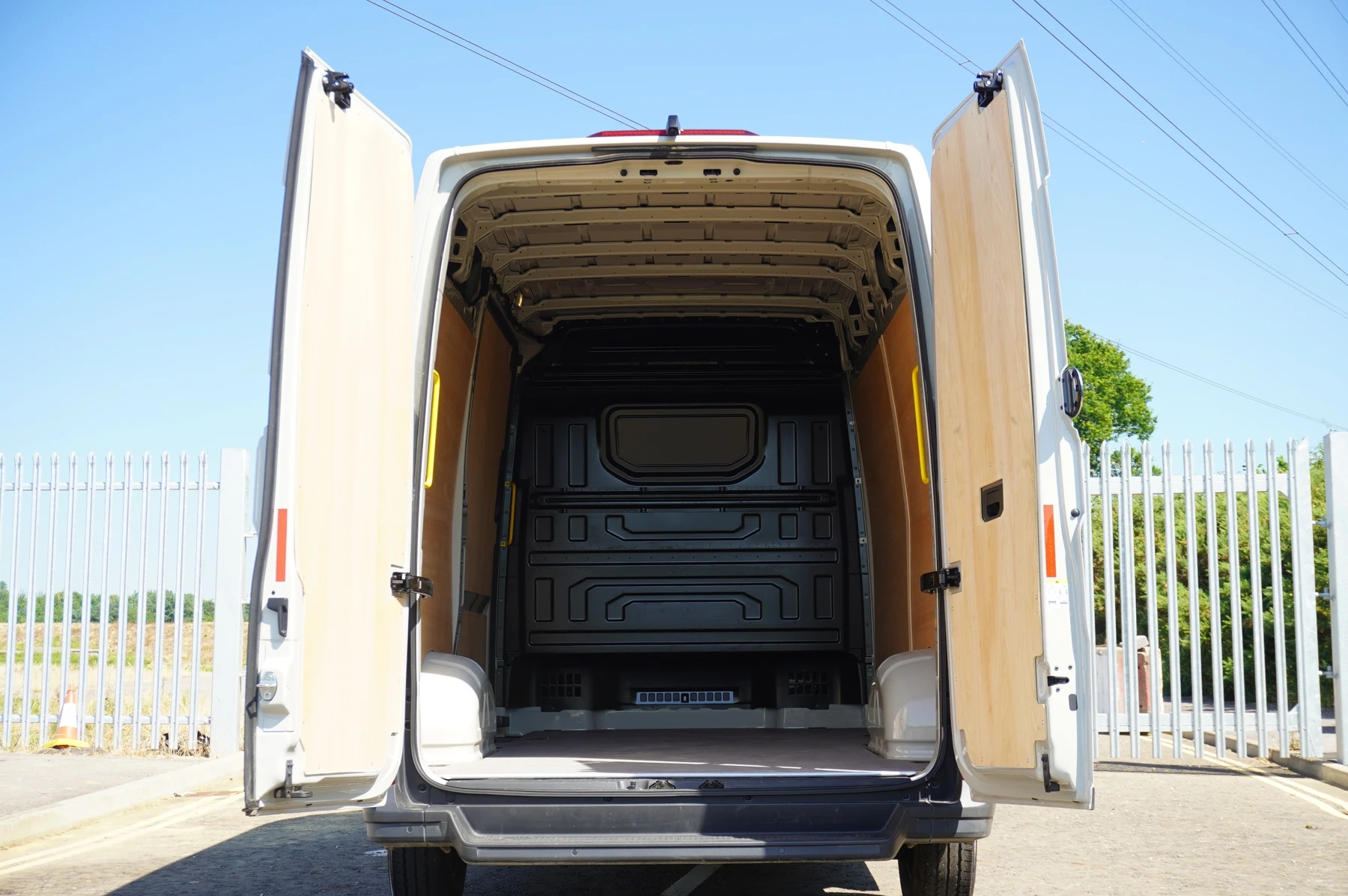 Volkswagen-Crafter-image-14