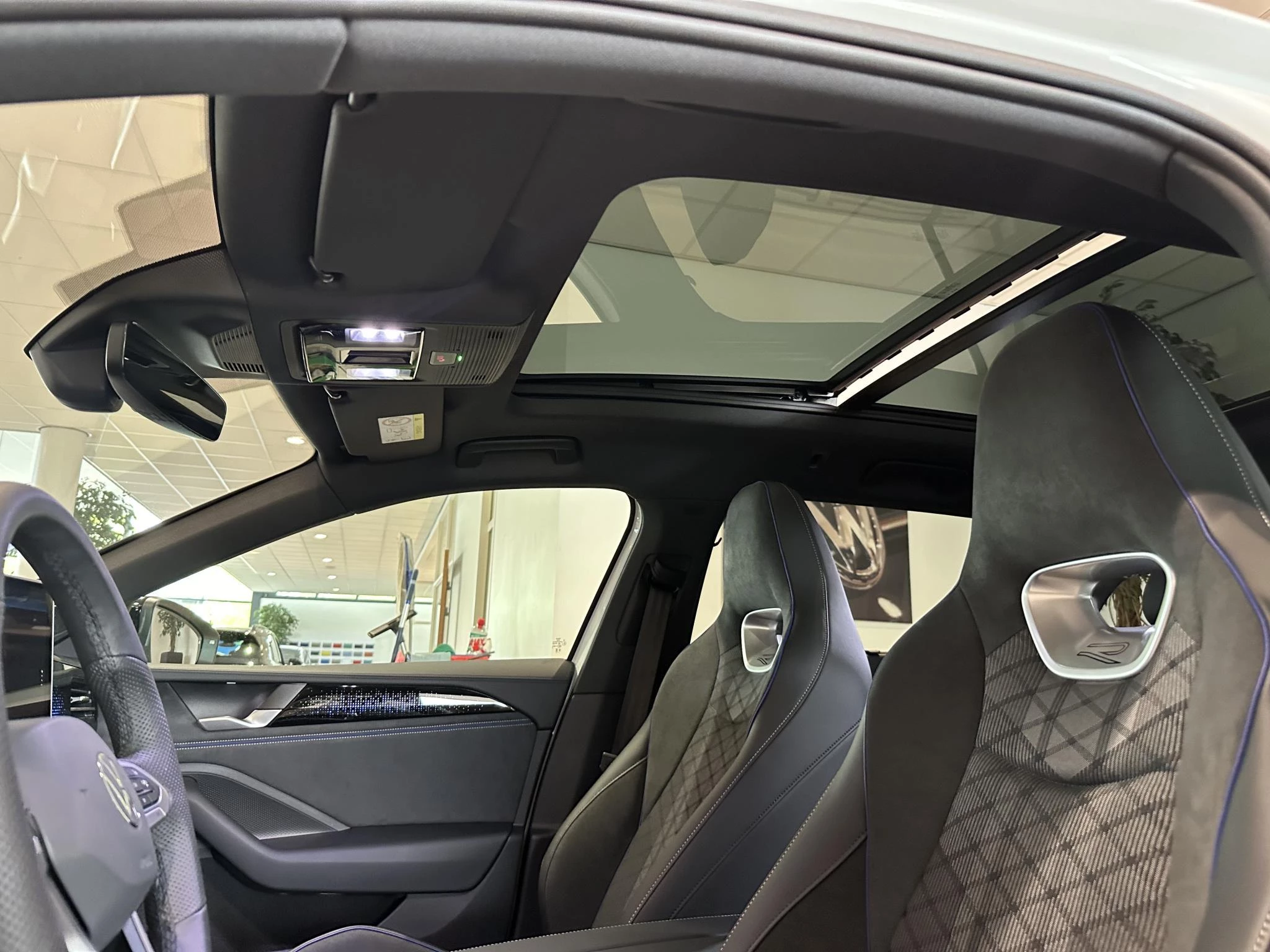 Volkswagen-Passat-image-7