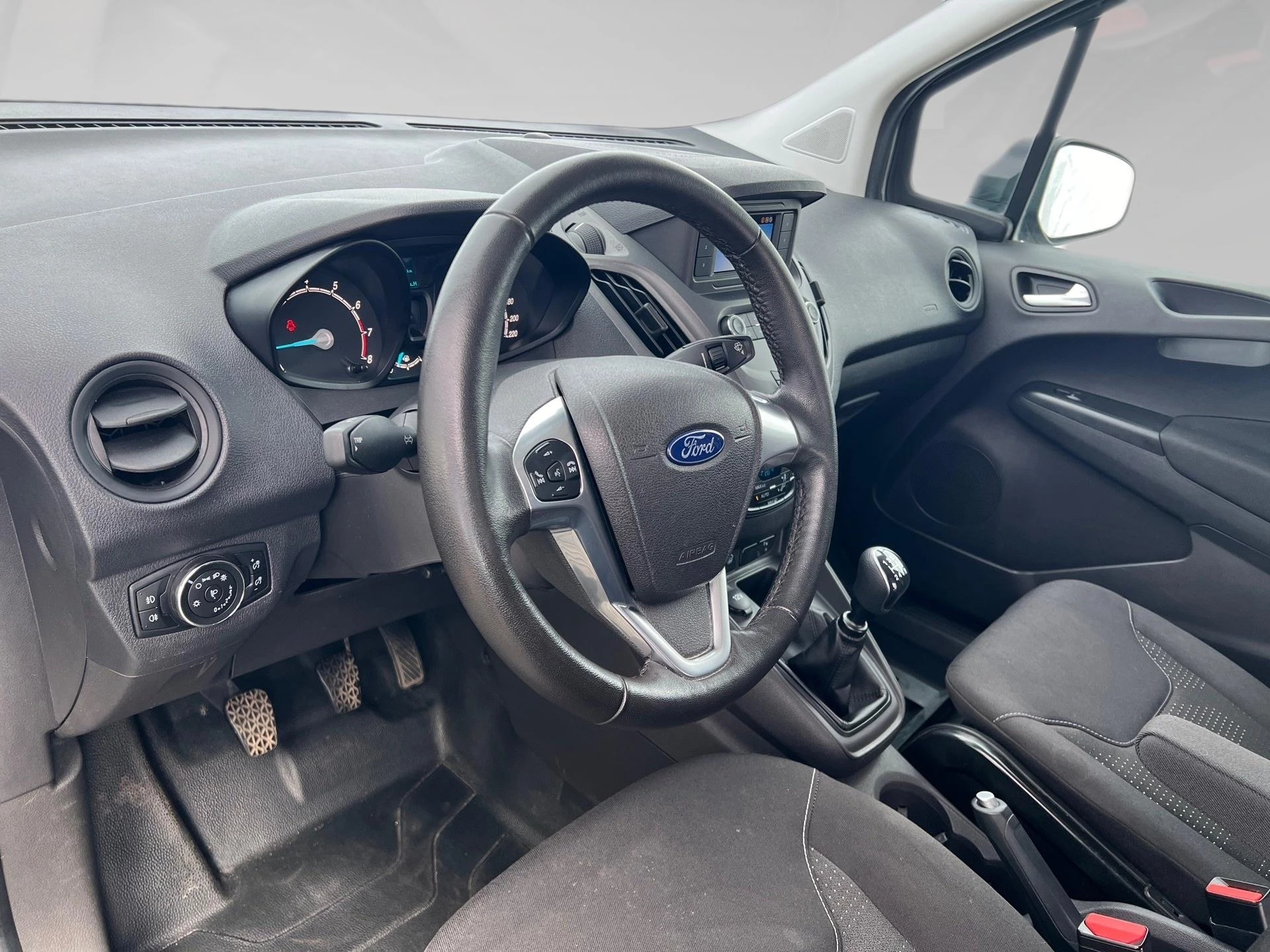 Ford-Transit Courier-image-7