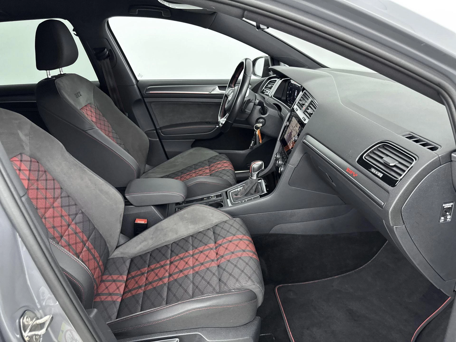 Volkswagen-Golf-image-21