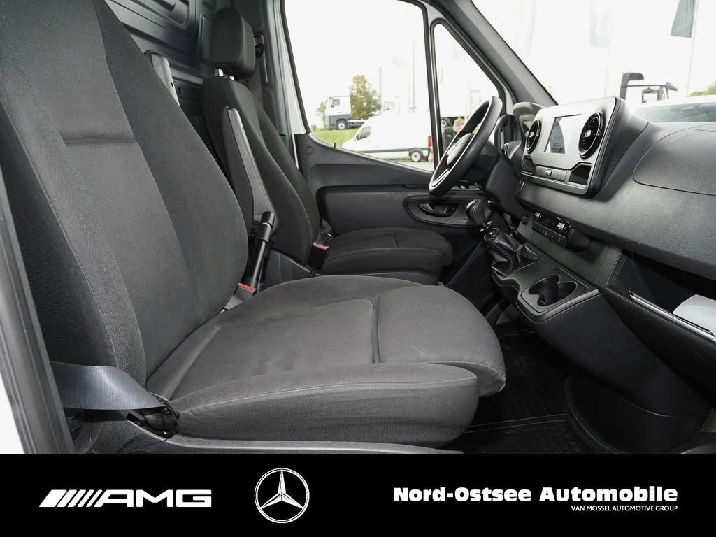 Mercedes-Benz-Sprinter-image-10
