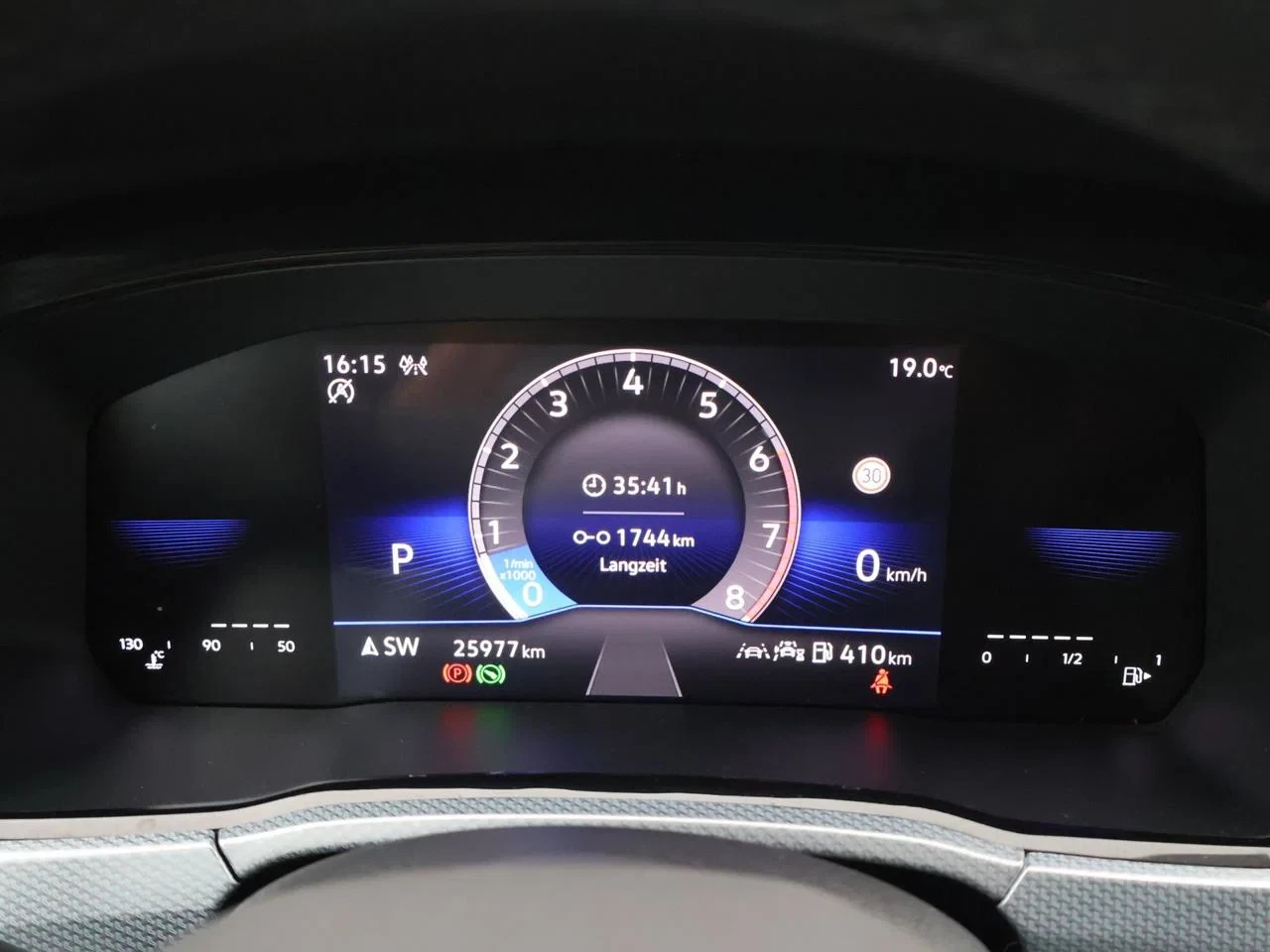 Volkswagen-Touran-image-23