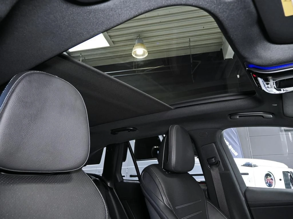 Mercedes-Benz-GLC 300 d-image-14