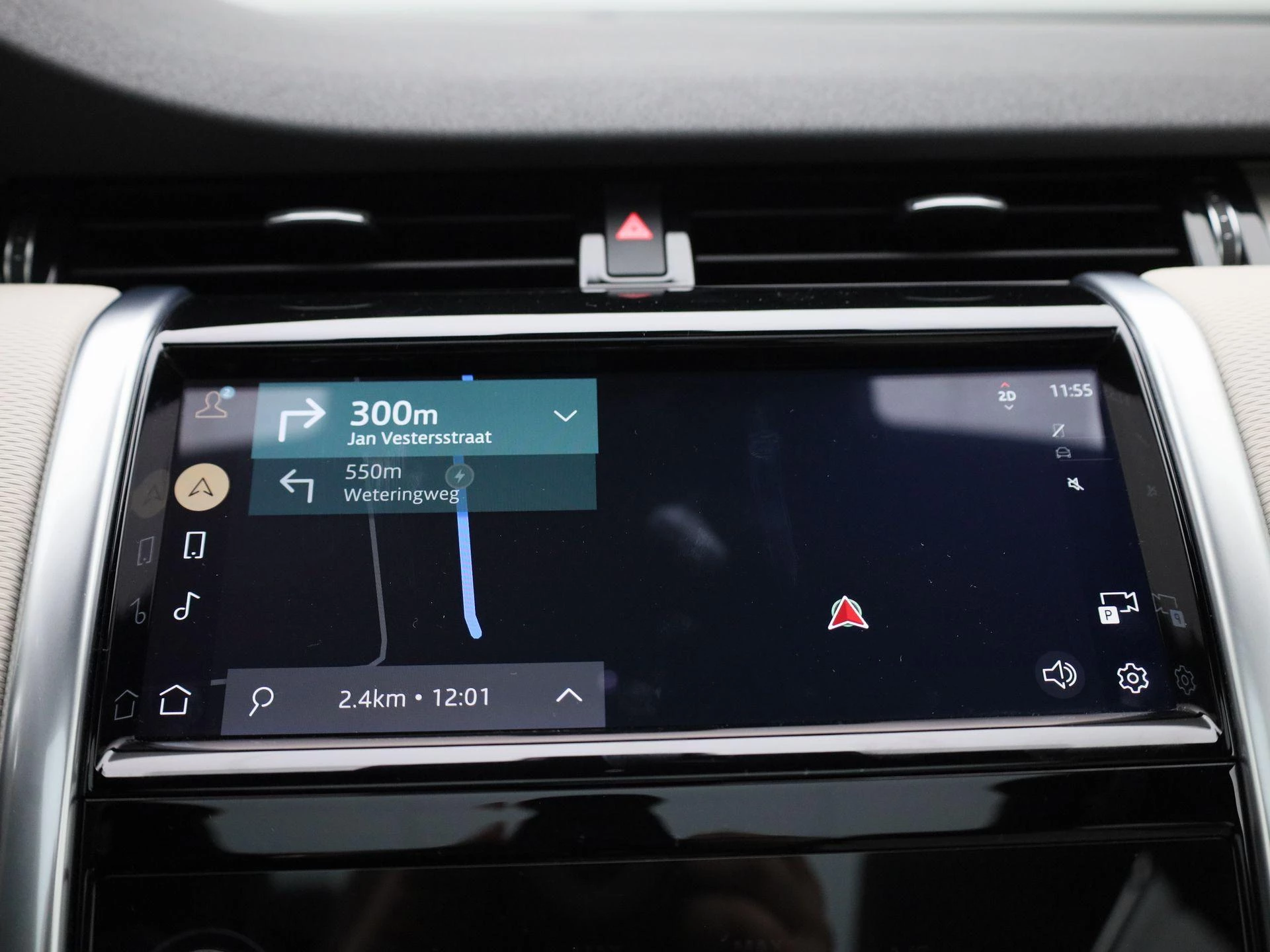 Land Rover-Discovery Sport-image-16