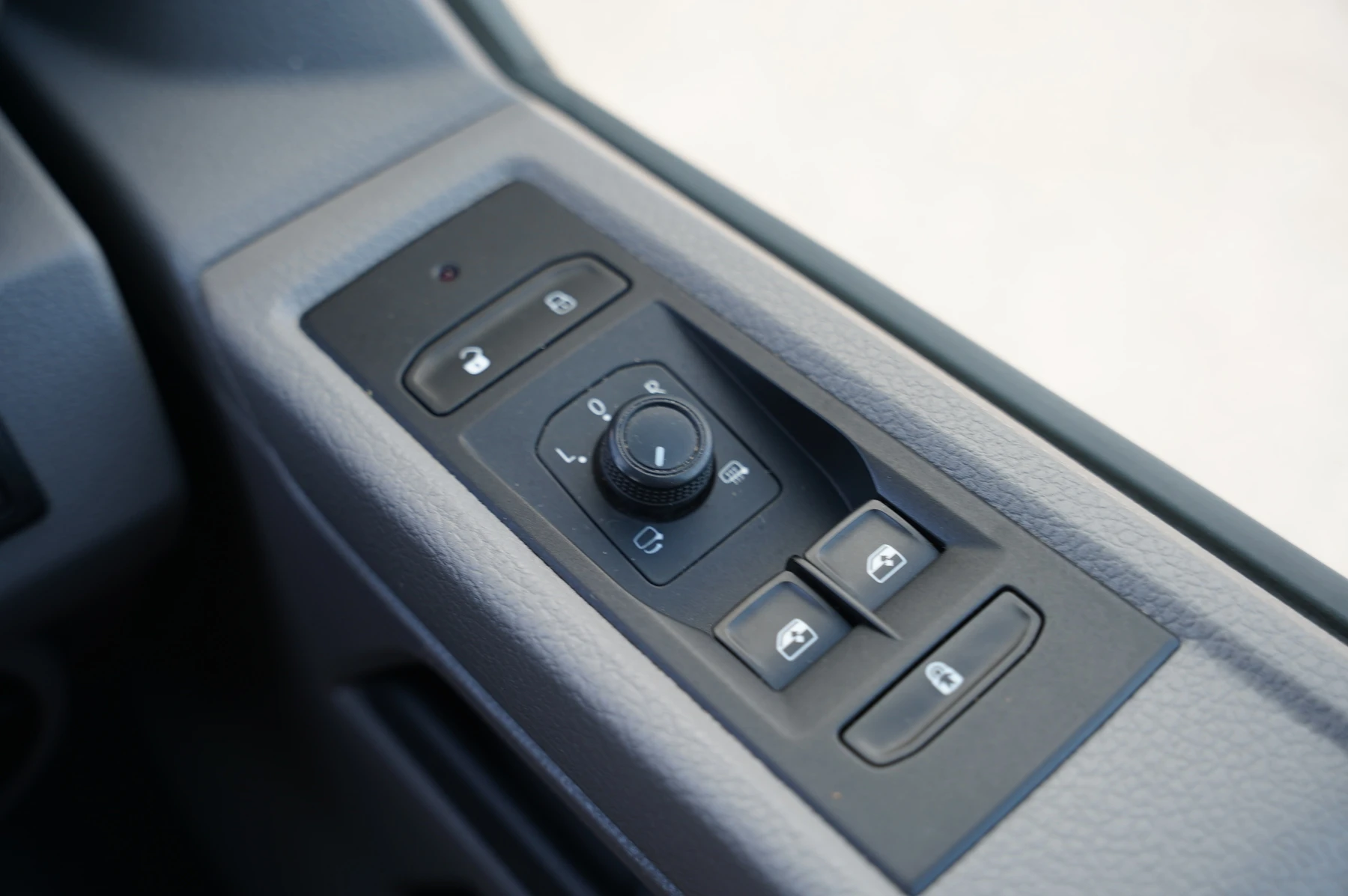 Volkswagen-Transporter-image-18