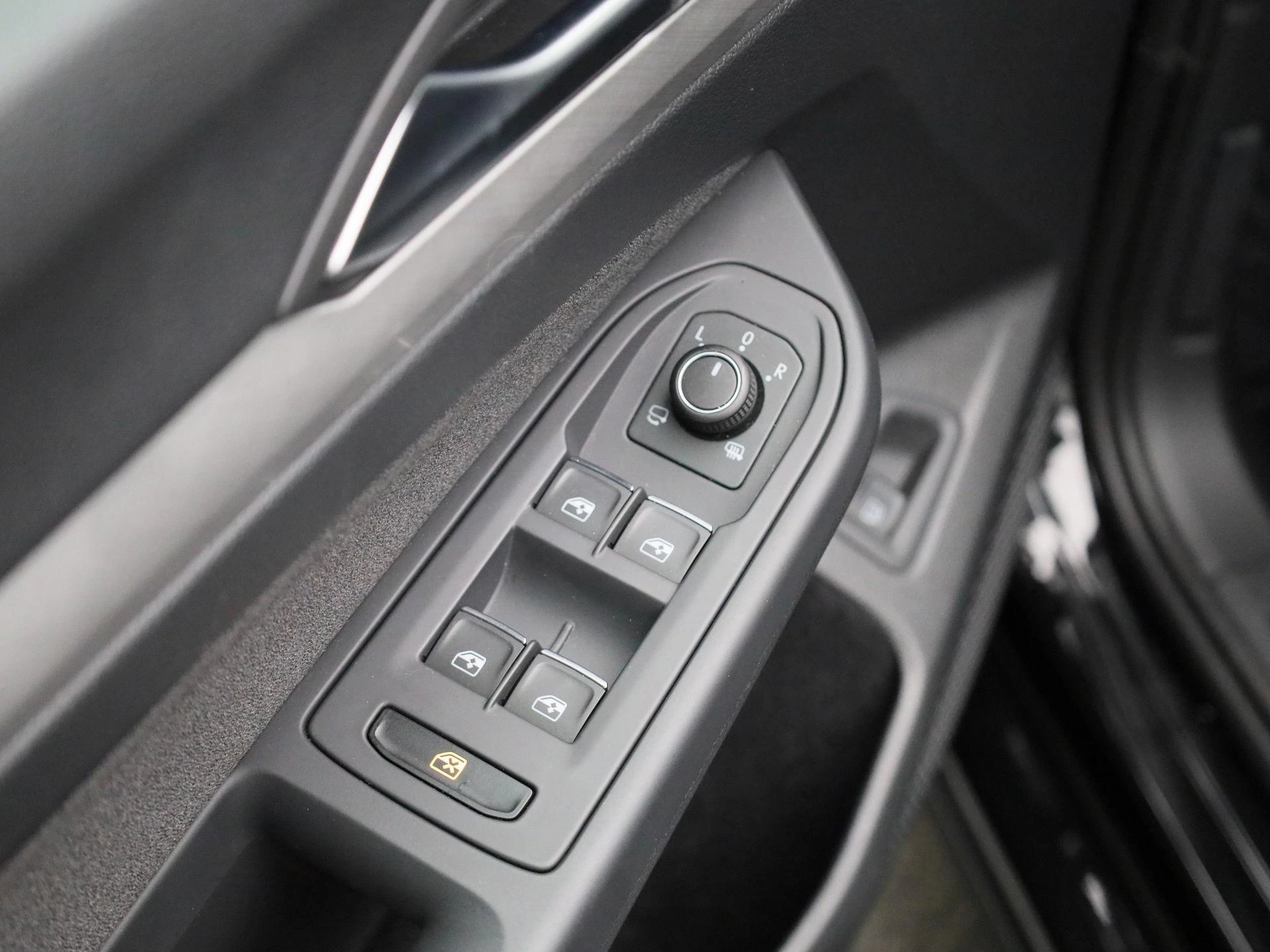 Volkswagen-Golf-image-24
