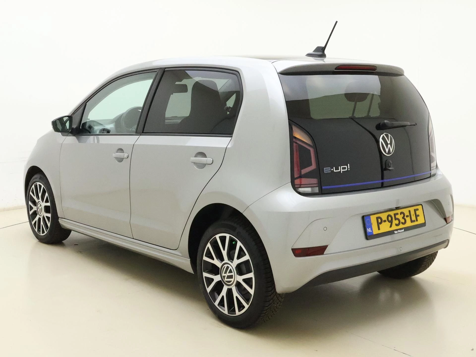Volkswagen-e-up!-image-6