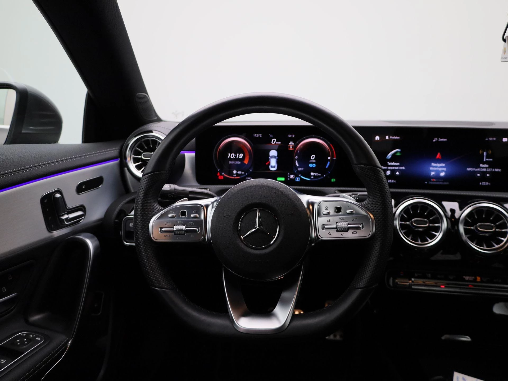 Mercedes-Benz-CLA-image-8