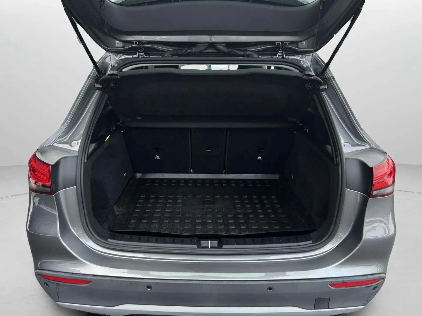 Mercedes-Benz-GLA-image-17