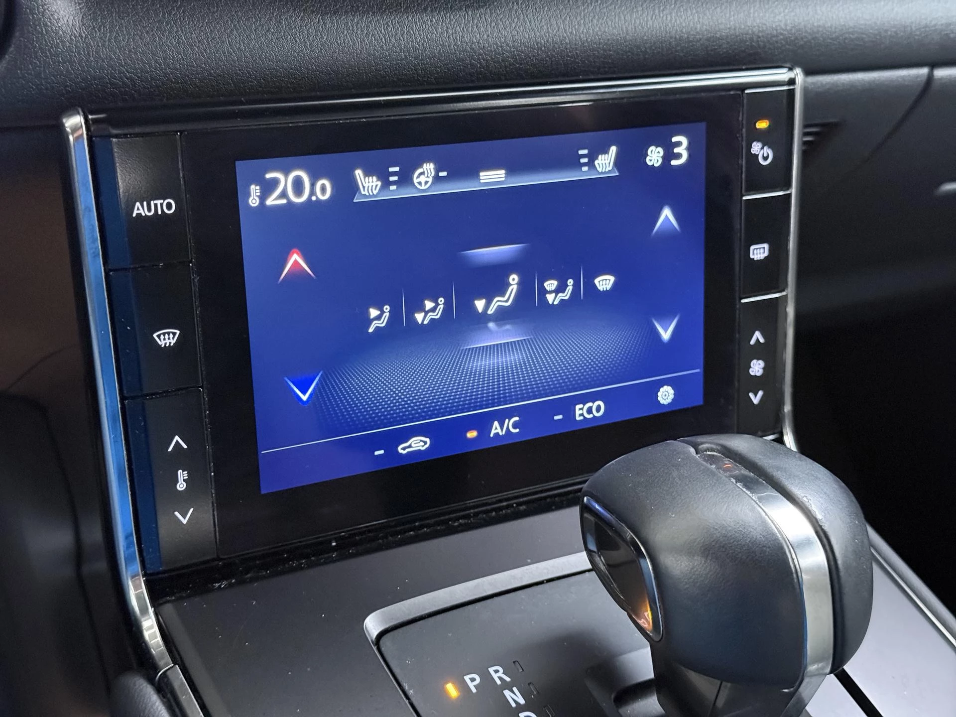 Mazda-MX-30-image-30