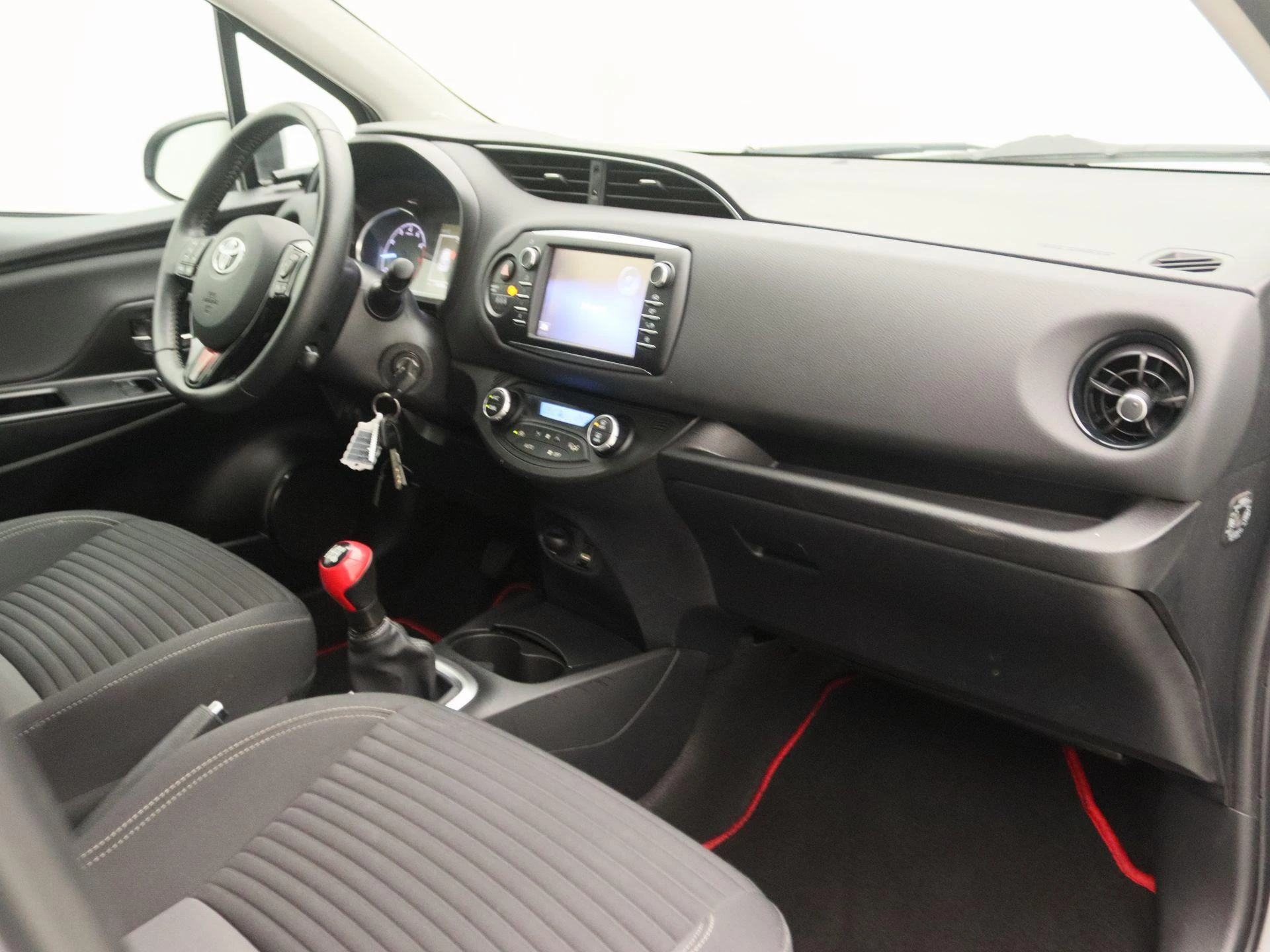 Toyota-Yaris-image-22