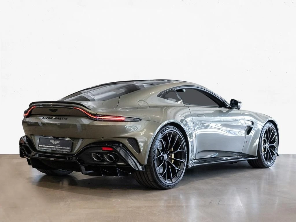 Aston Martin-V8 Vantage-image-15