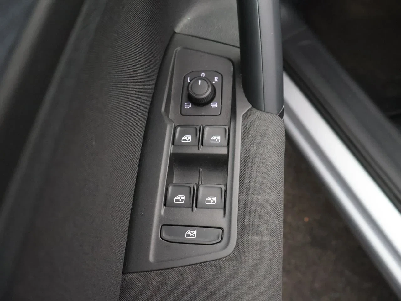 Volkswagen-Tiguan-image-24