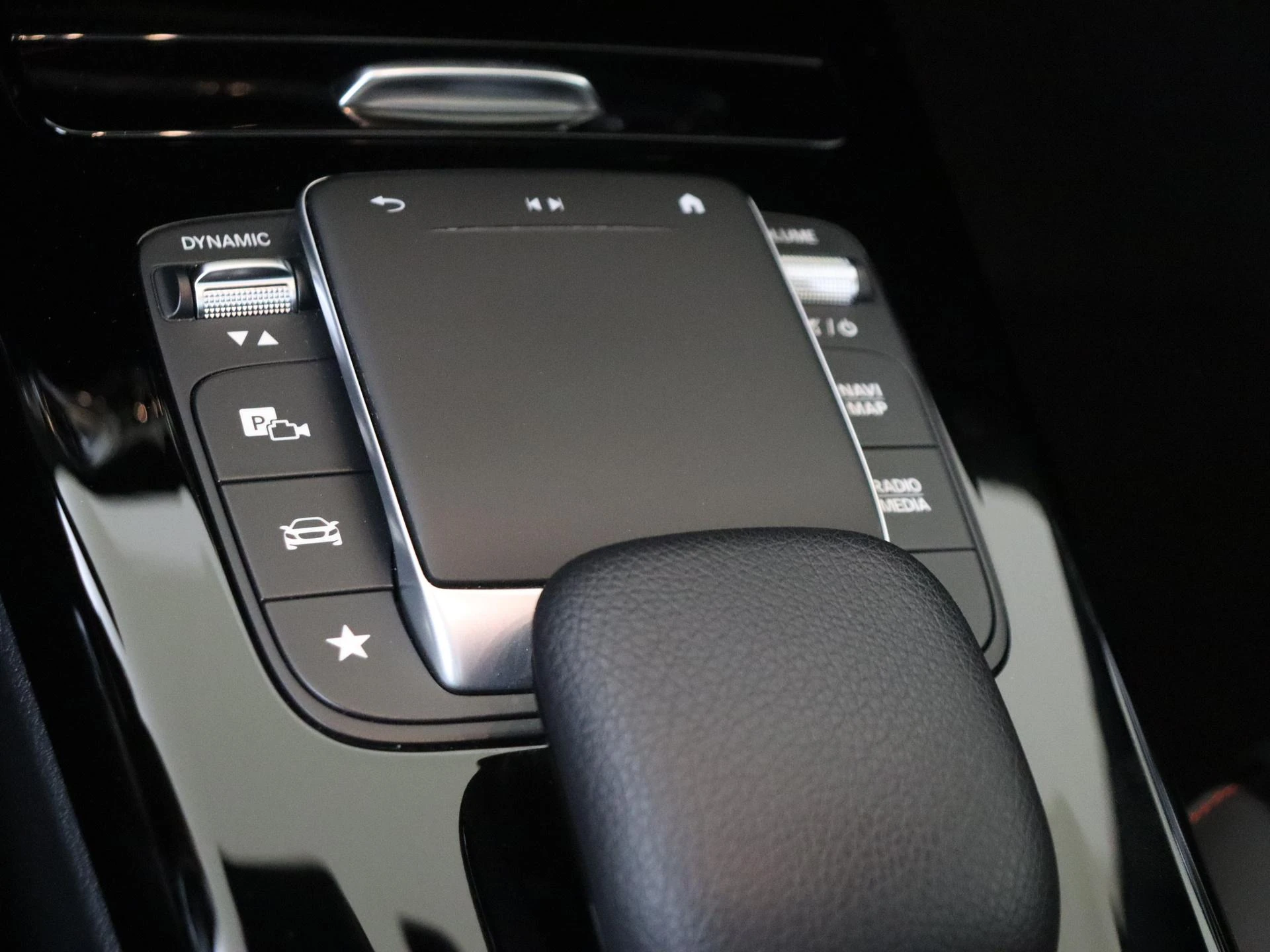 Mercedes-Benz-CLA-image-21