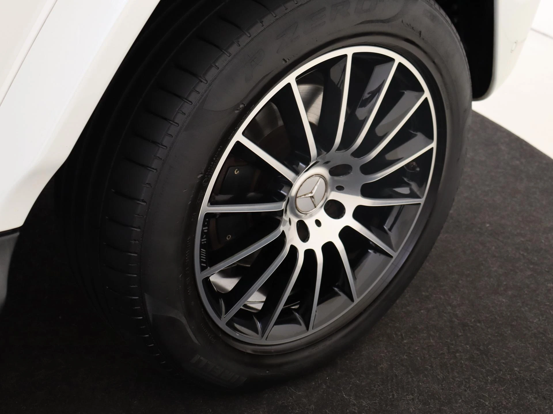 Mercedes-Benz-G-Klasse-image-31