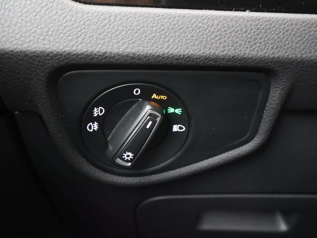 Volkswagen-Touran-image-20