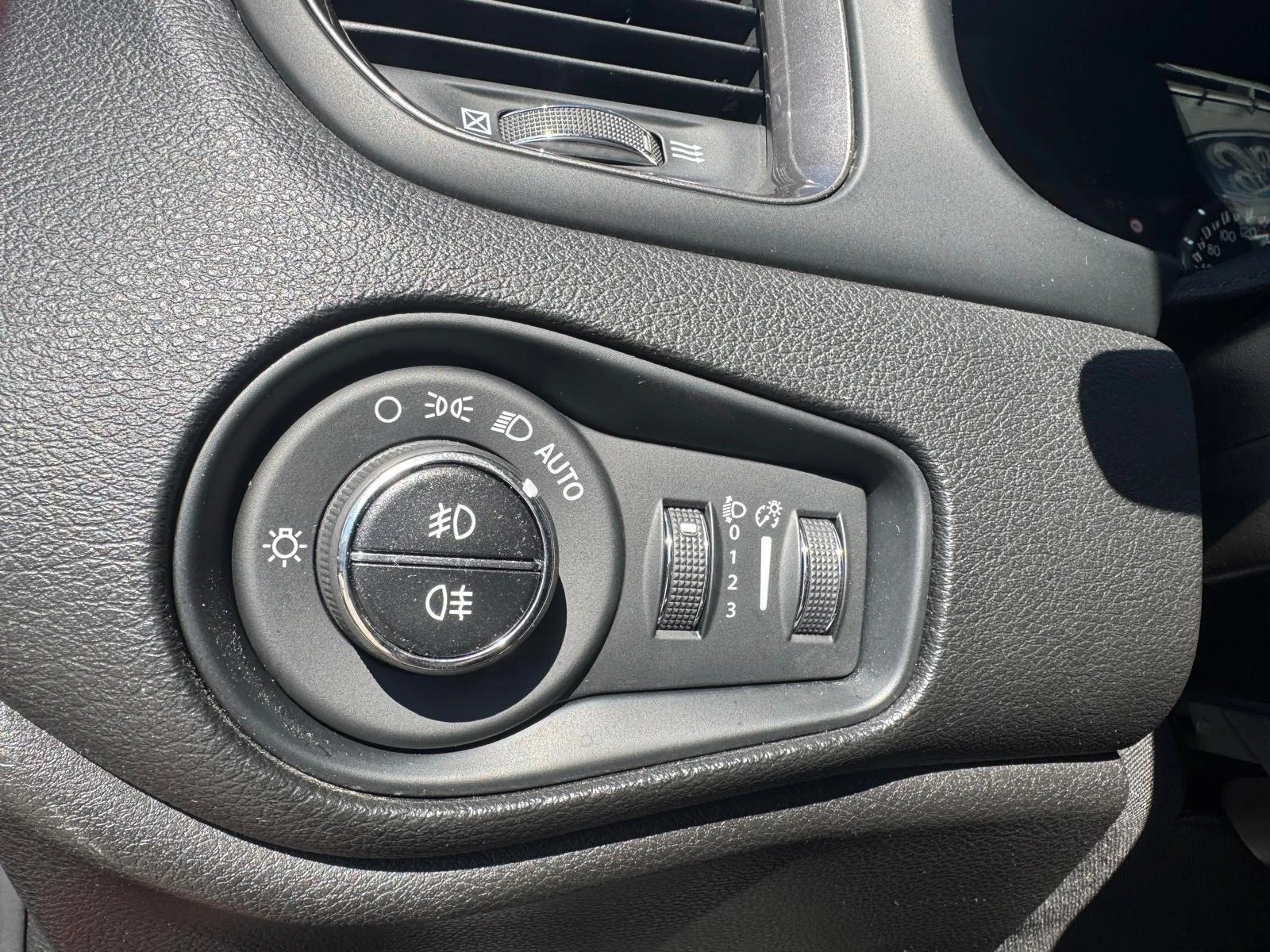 Jeep-Renegade-image-15