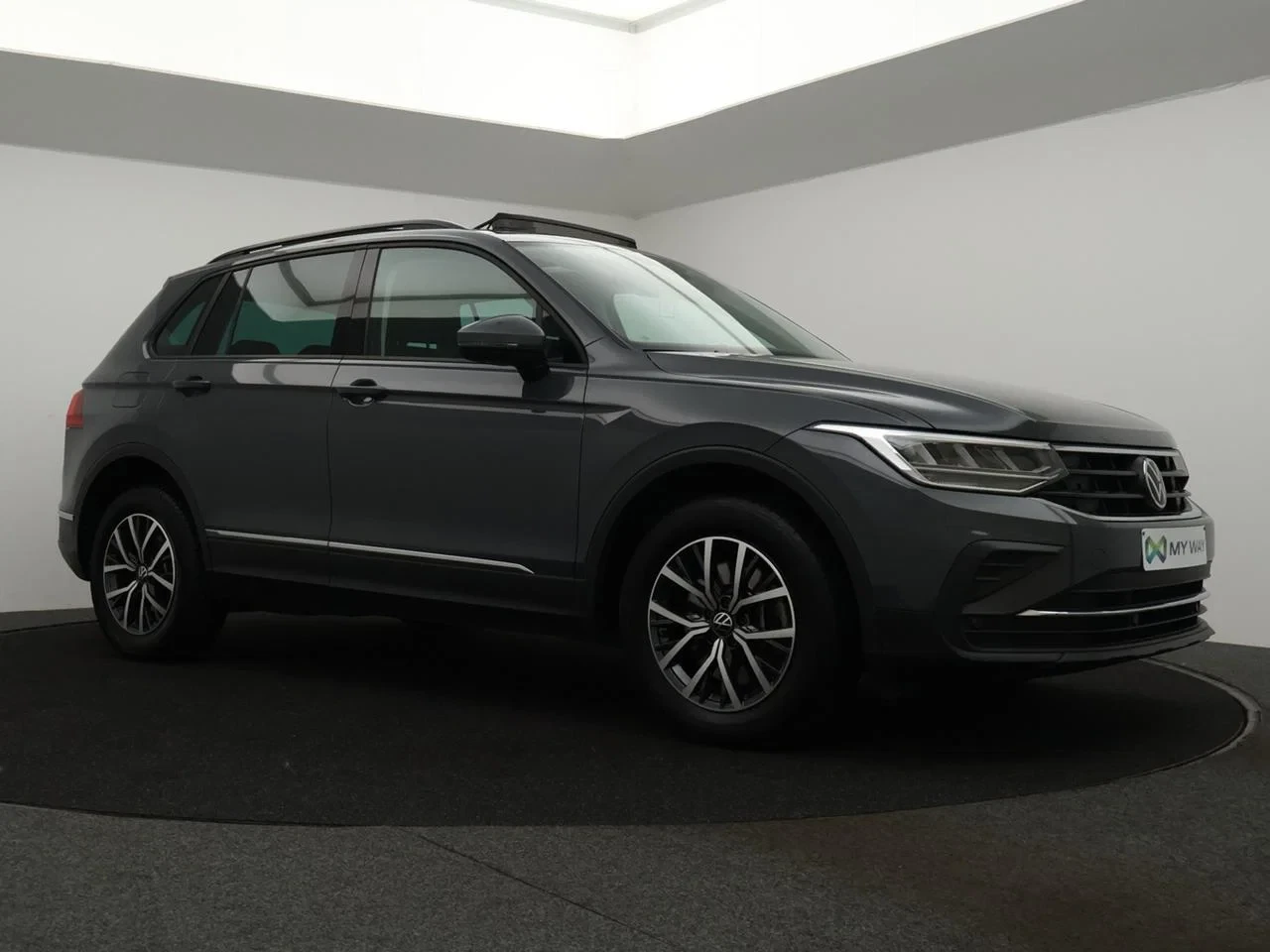 Volkswagen-Tiguan-image-12