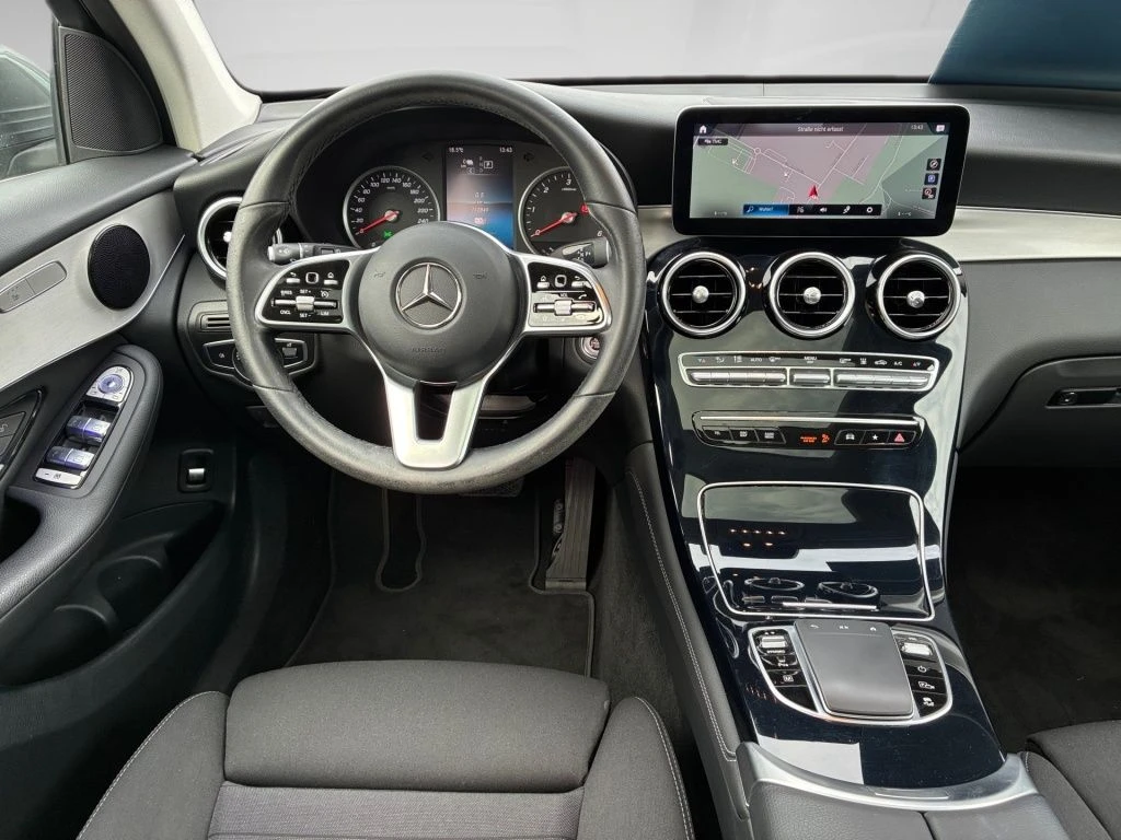 Mercedes-Benz-GLC 300 de-image-10