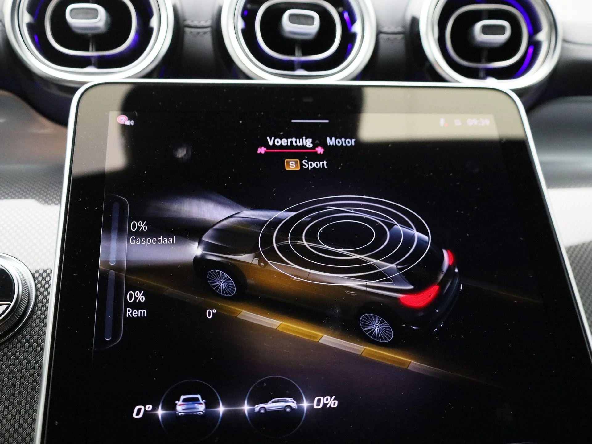 Mercedes-Benz-GLC-image-31