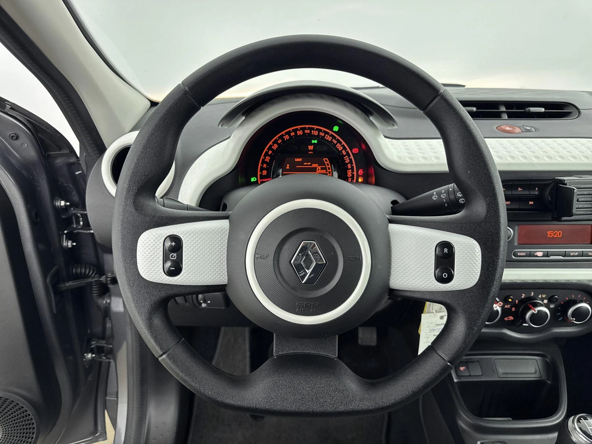 Renault-Twingo-image-13