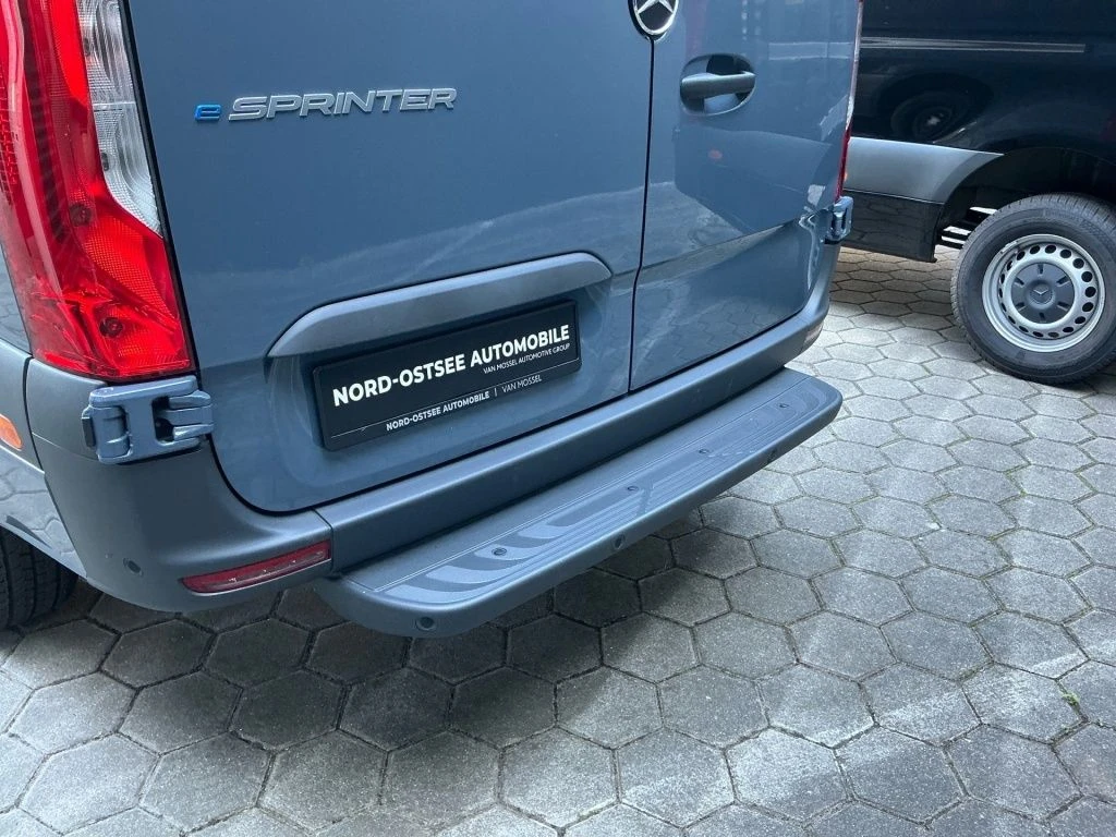 Mercedes-Benz-eSprinter 314-image-17