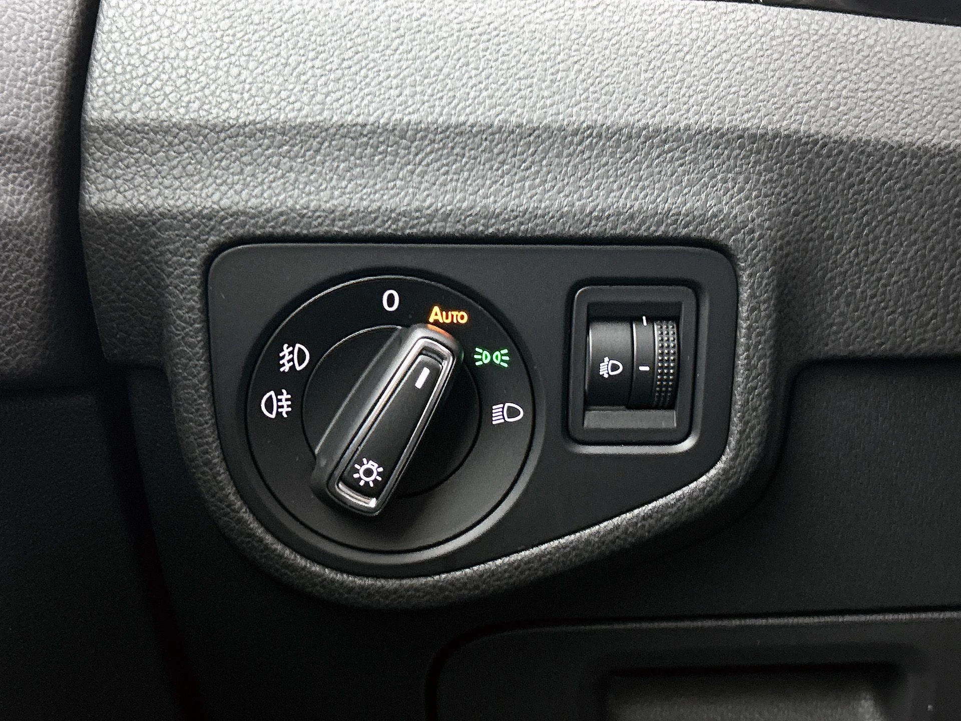 Volkswagen-Golf Sportsvan-image-16